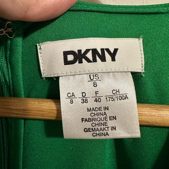 DKNY Kelly Green Ruffled Wrap Midi Dress with Tie Front Size 8 - Picture 9 of 9